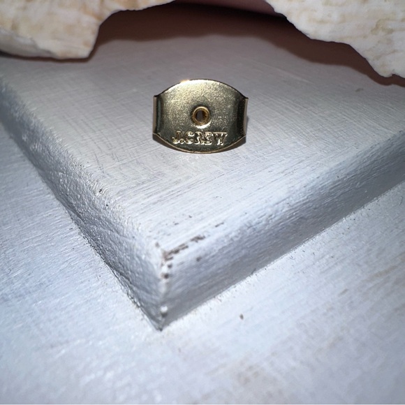 J. Crew - Oversized Pearl and gold Hoop earrings. - Picture 3 of 4